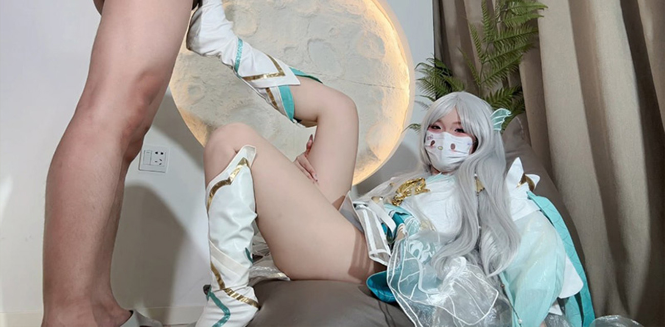 海角乱伦大神 爱吃雪糕啊 穿着Coser装被哥哥按在地上狂操！ - 51吃瓜网-51吃瓜网