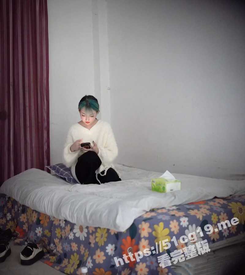 瓜友原创自拍 爆操精神小妹！来个不一样的场景 跟妹子说有珠子的 开着手电筒操逼！ - 51吃瓜网-51吃瓜网