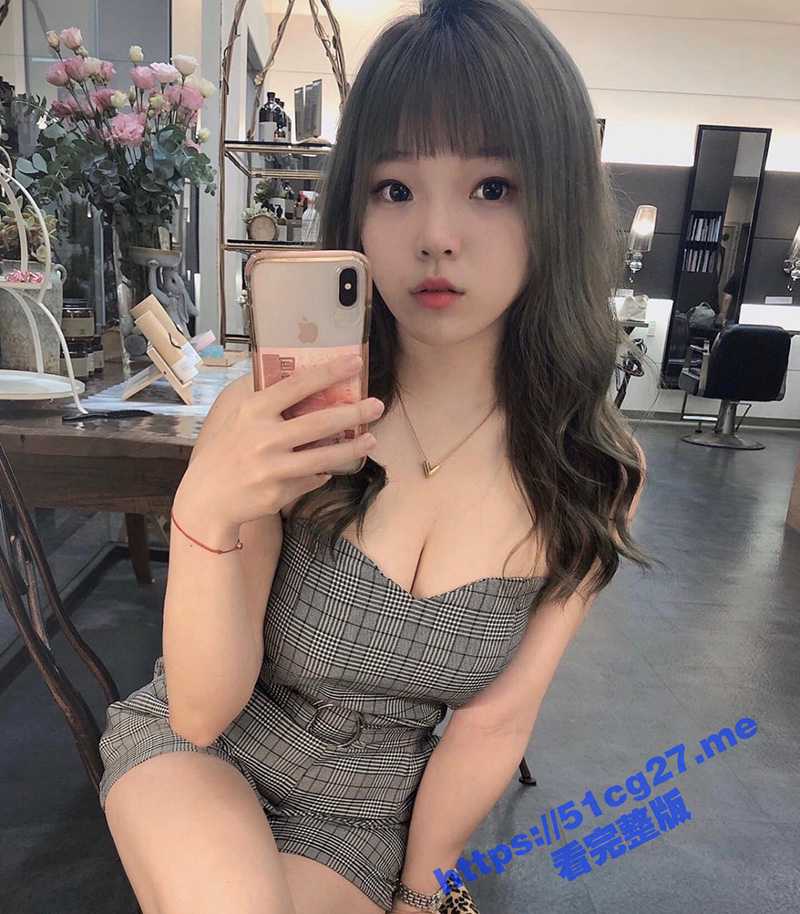 台湾 南橘子大神 酒店约炮奶子超大的00后萝莉美容师 非常耐操和耐干 不让射脸最后全射在她奶子上 - 51吃瓜网-51吃瓜网