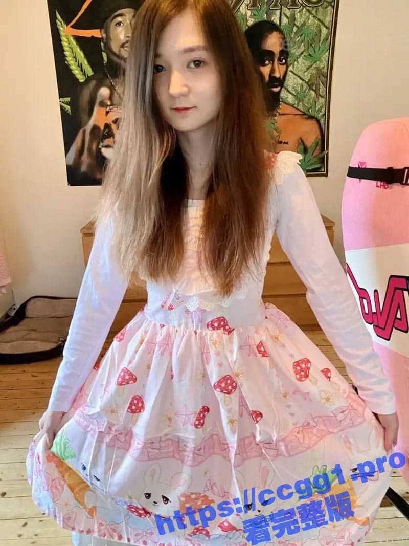 onlyfans欧美萝莉亚裔母狗little-em 大尺度私拍视图合集 犹如充气玩偶虐操抠穴三洞齐开 - 51吃瓜网-51吃瓜网