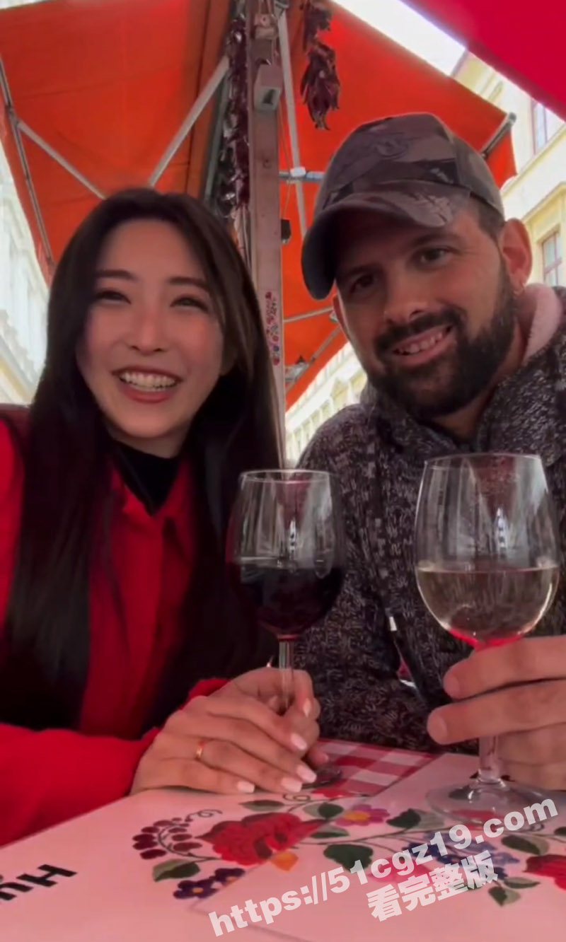 大奶留学生母狗 胡依娜 街头被老外搭讪忽悠 直接带回家共浴吃奶 被大屌各种输出爆操 - 51吃瓜网-51吃瓜网