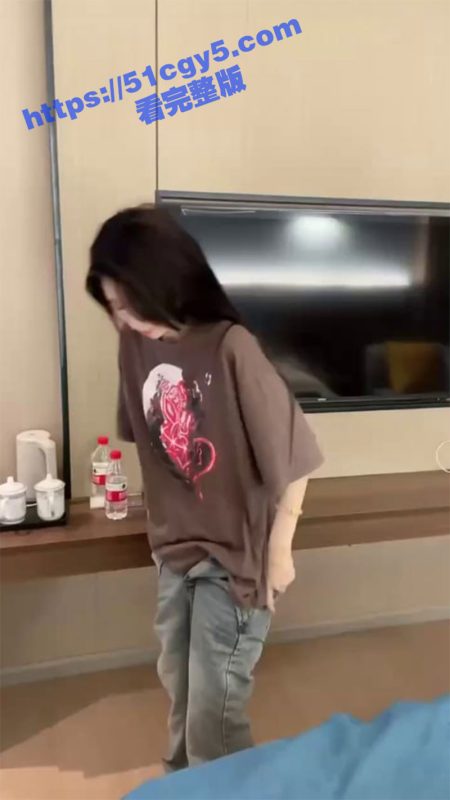 高颜值技校校花被土豪重金拿下 为了操回本从床上干到地下 差点把妹子给操死！-51吃瓜网