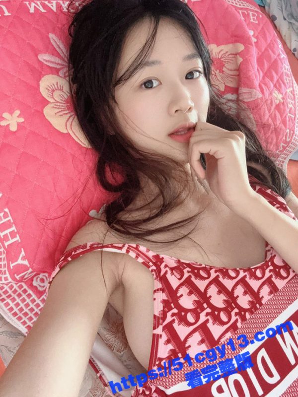广州金贸学院高颜值毕业生 曾歆瑶 实习期间寂寞难耐 与异地男友视频捏奶露逼不停引诱 这也太骚了吧！-51吃瓜网