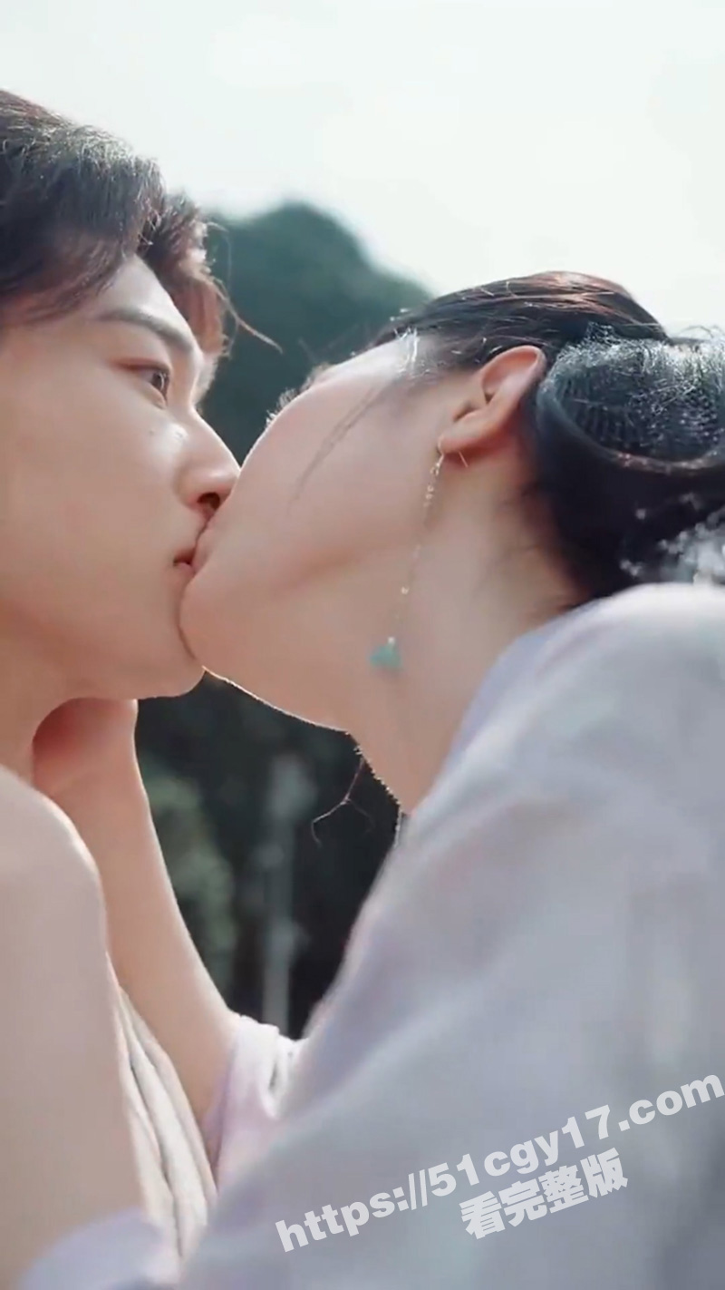 擦边短剧《混沌圣体开局为仙子解毒》张阳穿越异界 偶遇身中奇毒的仙子 为仙子解毒后与张阳定下三年之约! - 51吃瓜网-51吃瓜网