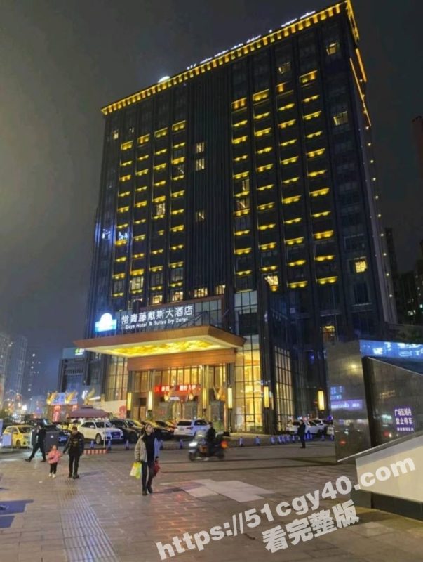 小伙因祸得福 被开思域富婆高价约饭！情趣透明内裤下淫水泛滥 被猛操呻吟连连！-51吃瓜网