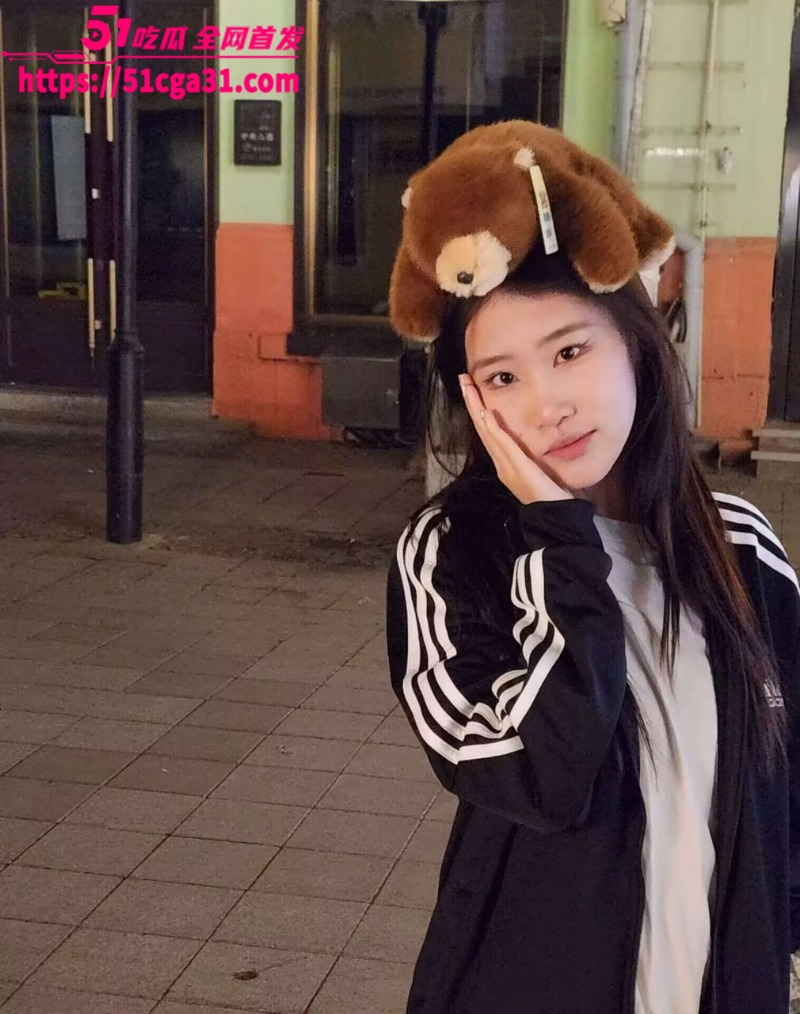 性感大四学姐酒店吃鸡视频泄密 灵活软糯的舌头不停舔弄龟头 眼神深情勾魂 这口技简直绝了！ - 51吃瓜网-51吃瓜网