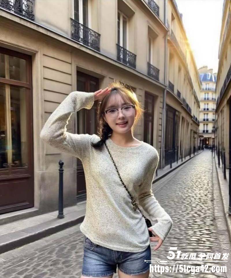 广西南宁网瘾少女 辛珂乐 由桂入沪不惜千里奔现网友 首夜就掰臀索精求内射！ - 51吃瓜网-51吃瓜网