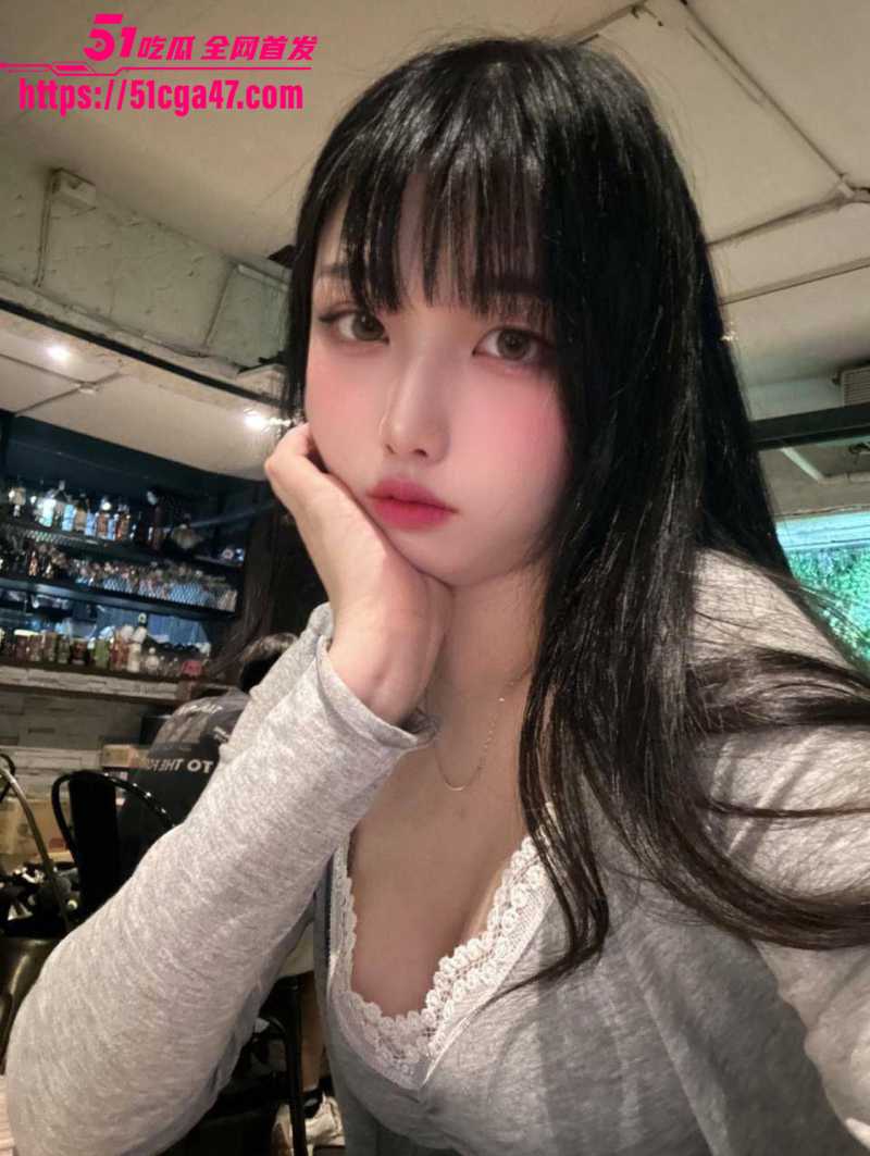 颜值极品的巨乳学生妹 私下竟然给钱就能操 酒店内被金主疯狂中出爆操 身材火辣无比带劲！ - 51吃瓜网-51吃瓜网