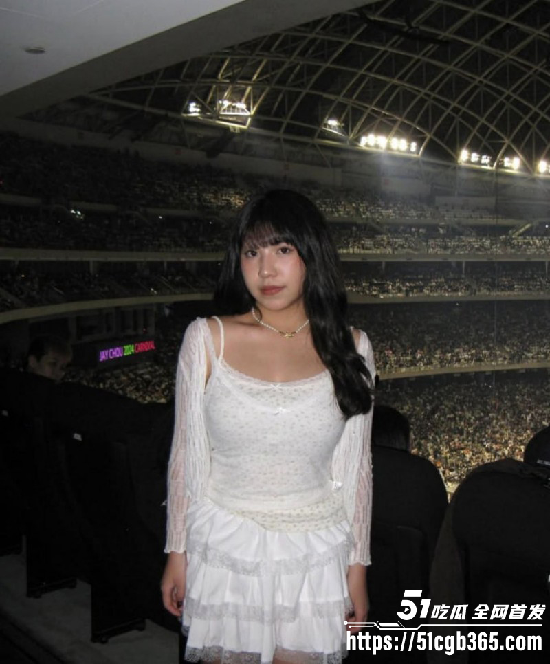 台湾高雄医学大学 蔡咏淇 兼职车模被金主重金拿下 迎合后入暴操 道具开发肛穴！ - 51吃瓜网-51吃瓜网