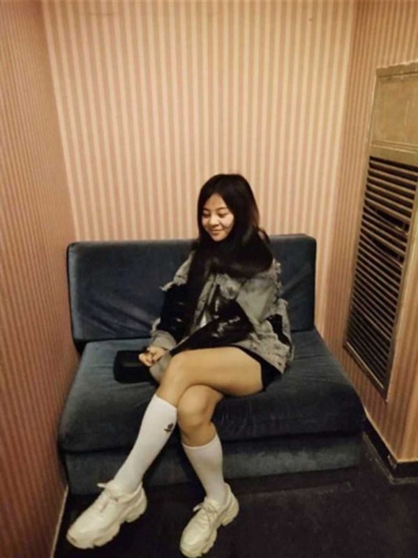 “你别这样” 胡子哥 酒店约炮B毛浓郁的大二学妹 很害羞老是捂着脸-51吃瓜网