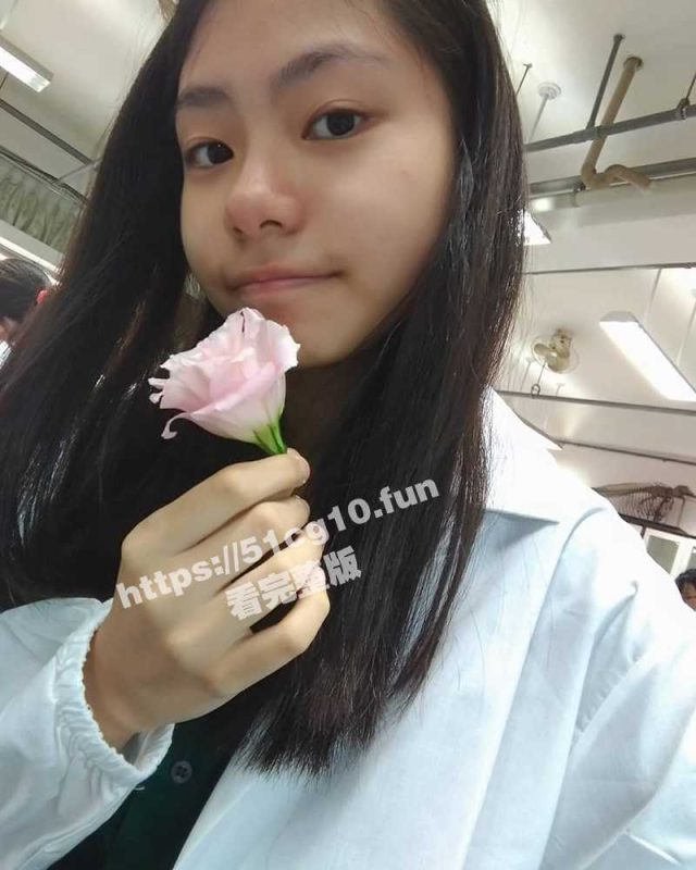 真实偷拍曝光！台北市第一女子高级中学 大神偷拍学妹们优雅的入厕动作 附带海量生活照-51吃瓜网