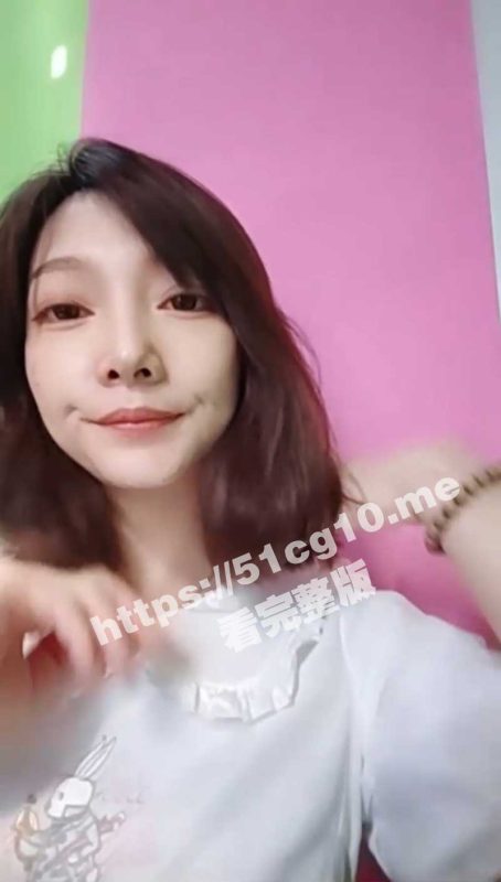 音乐老师真会玩！同学们上课啦 音乐老师「娜可露露」一边教学生弹钢琴唱歌 一边跳蛋自慰 还喷水了 真刺激啊-51吃瓜网