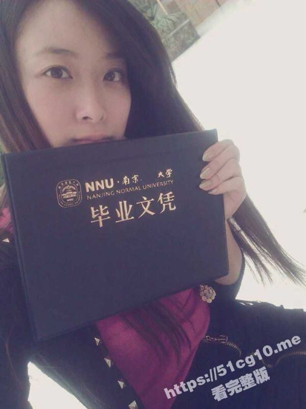 为人师婊的典范！南京师范大学 留任助教 施瑶 身为老师 高铁自拍发骚勾引学生 与学生约炮遭泄露！-51吃瓜网