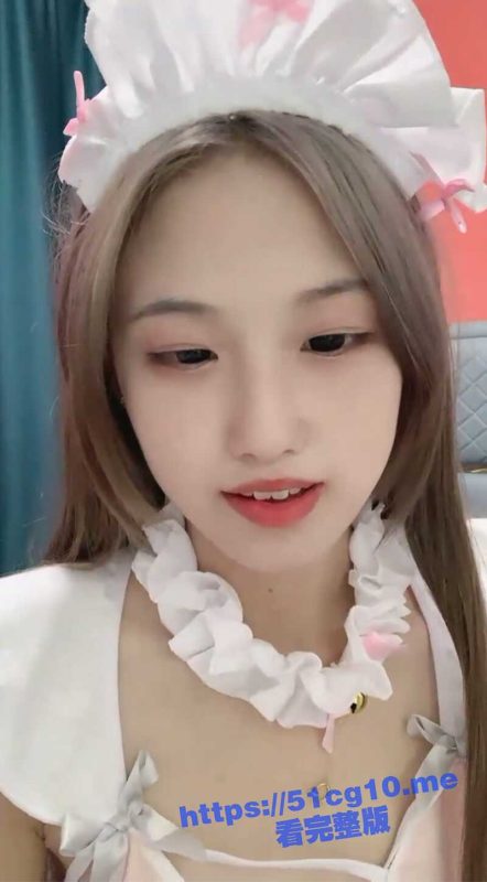 极品在校大一学妹下海，奶子粉嘟嘟的，逼毛都还没长齐，穿上女仆装被土豪大胖子干，好白菜都被猪拱了！-51吃瓜网