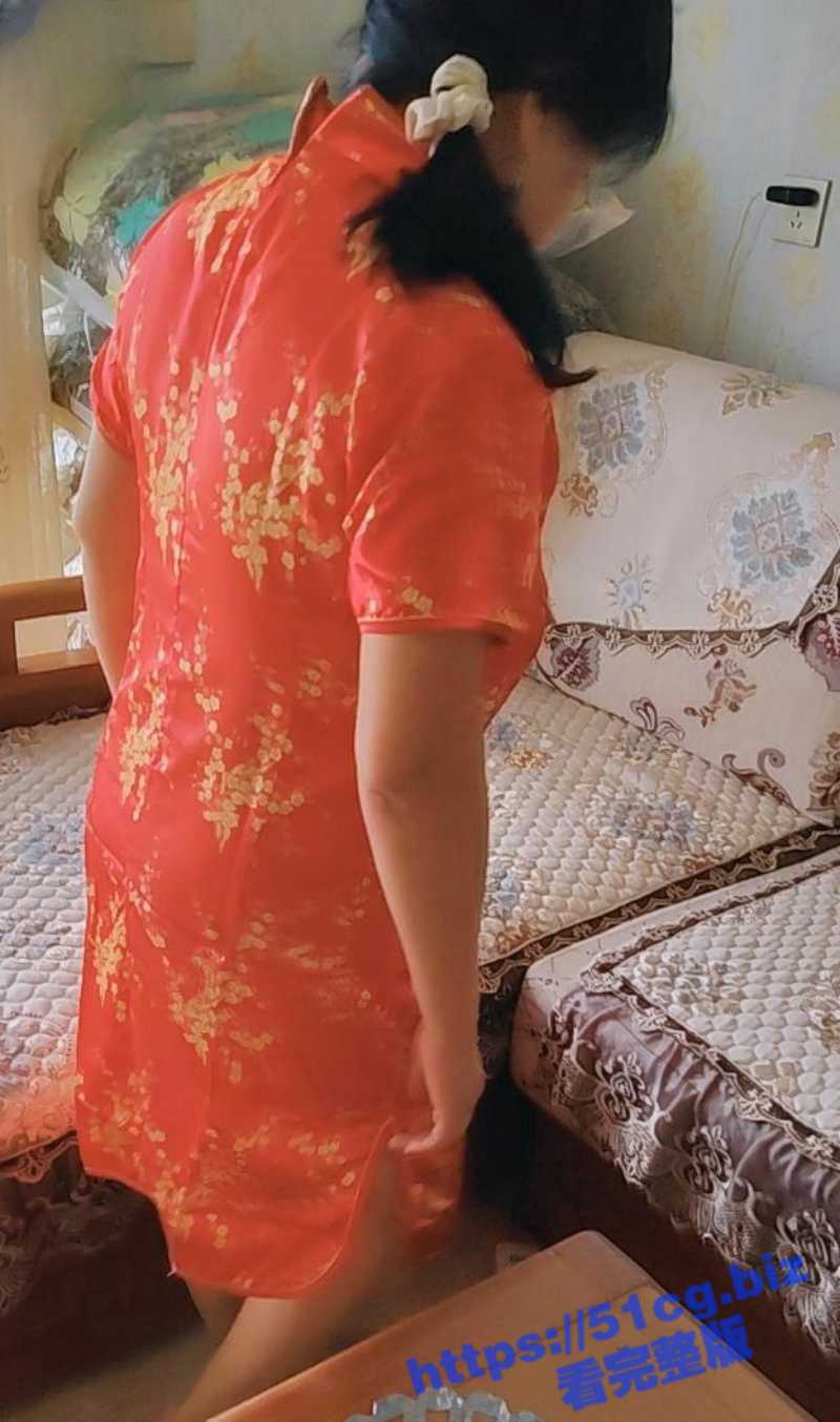 熟女控!小哥哥和舅妈乱伦 喝完喜酒的大奶舅妈 喜服里居然只穿丝袜不穿内裤 超级淫荡 - 51吃瓜网-51吃瓜网