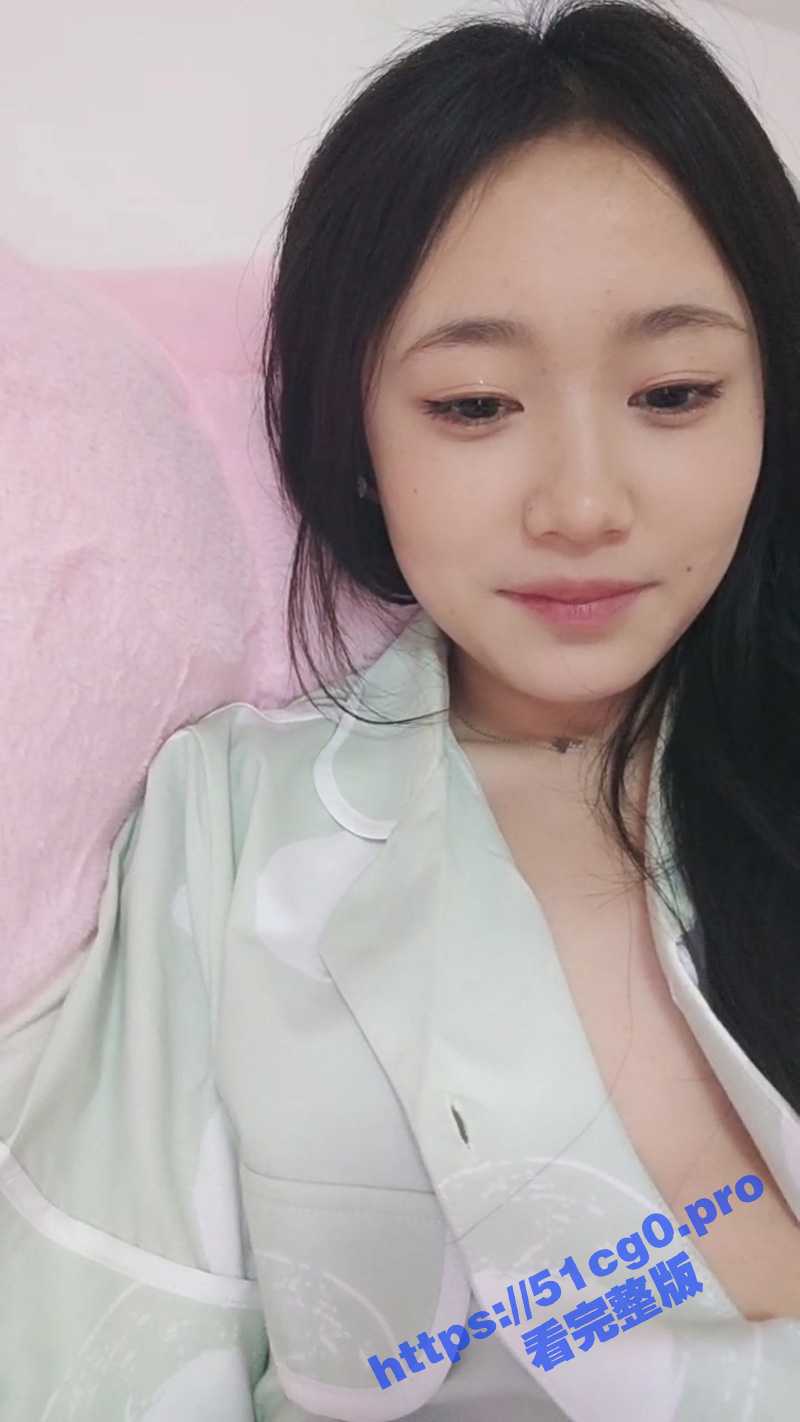 直播自慰翻车名场面！女大学生没关门在卧室直播自慰 突然她妈闯进来了 尴尬的妹子上演光速拔屌！ - 51吃瓜网-51吃瓜网