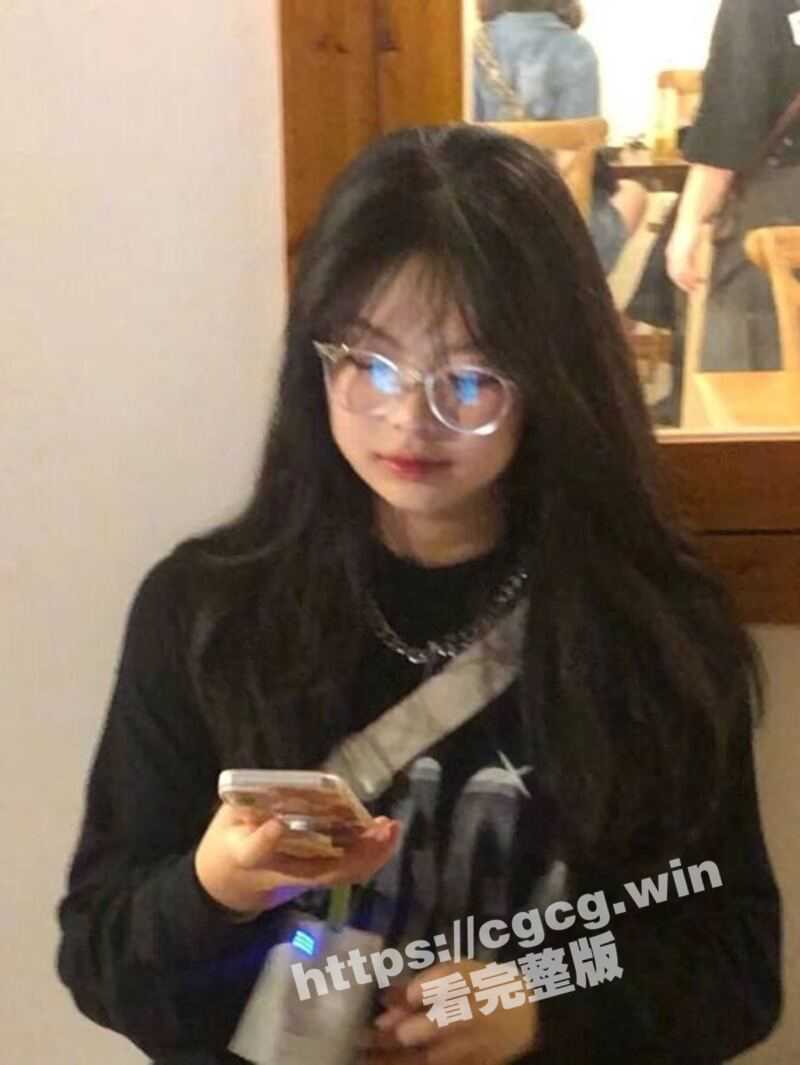 苏州常熟理工大学 极品清纯嫩妹 刘鑫 被土豪包养 大跳裸舞 扣逼淫水流一手 视频泄密流出！ - 51吃瓜网-51吃瓜网