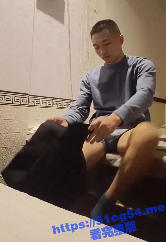 外卖小哥记录他在小巷子内扶贫全过程 辣妹御姐饥渴到鞋子都不脱就被小哥用力猛干 直接趴倒在床!-51吃瓜网