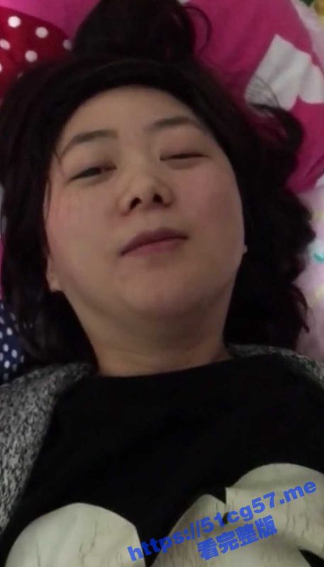 隔壁四年没做过爱的寡妇一开始很害羞一直拿手挡脸 被操到潮红后自动把手拿开了 咬唇呻吟的样子真淫荡-51吃瓜网