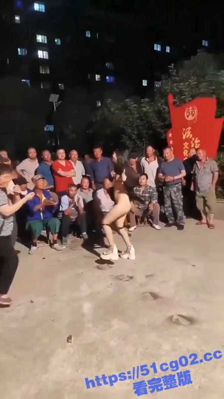 性感少女回村 给农村大爷送福利 这逼是得有多骚啊 这晚上不得被轮奸啊-51吃瓜网