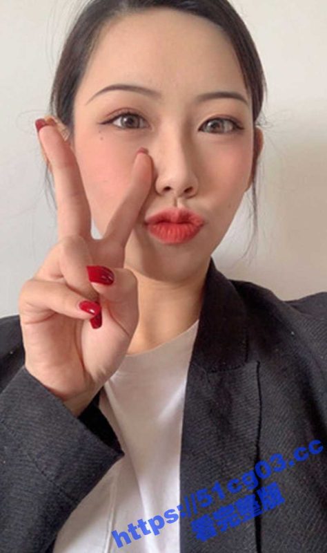 十个眼镜九个骚！极品眼镜母狗 曾桃莉 私密自拍视频被流出 最喜欢被夹头深喉！-51吃瓜网