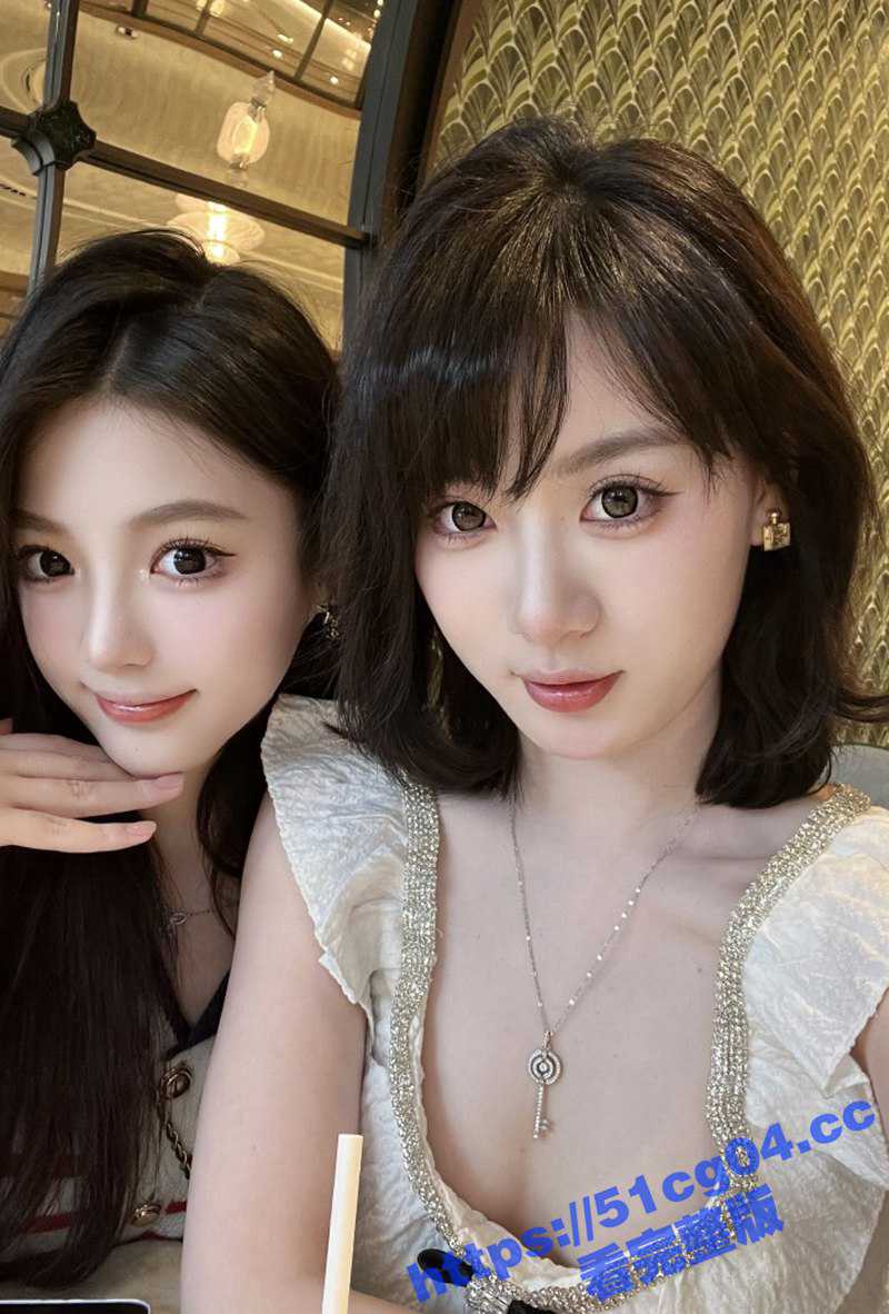 黑丝女上司带着闺蜜约炮大屌新人男同事 酒店开房双飞啪啪 黑白双煞轮流榨精 这谁招架得住啊！ - 51吃瓜网-51吃瓜网