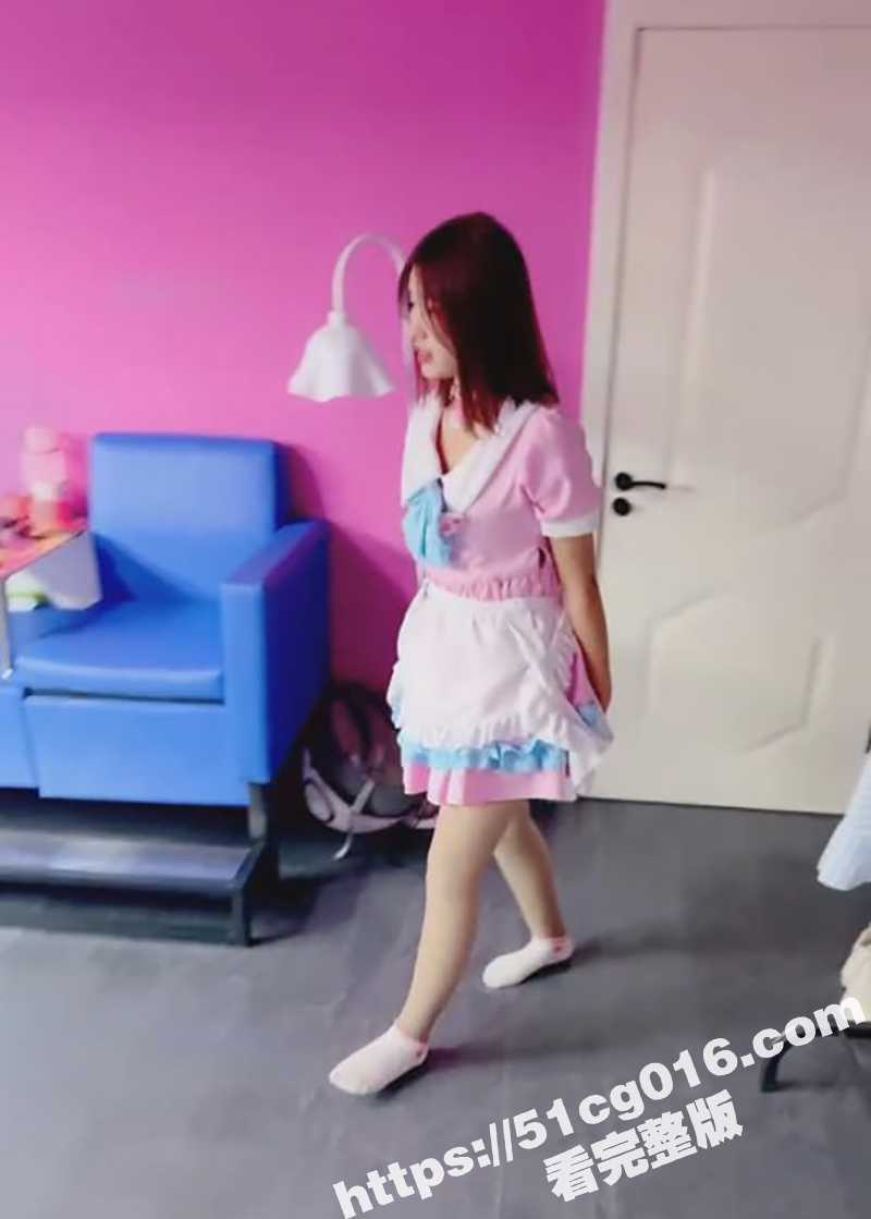 台球厅调教大学校花 舔脚、扇耳光、吃口水踩踏羞辱 女S 狂虐驯服萝莉小母狗! - 51吃瓜网-51吃瓜网