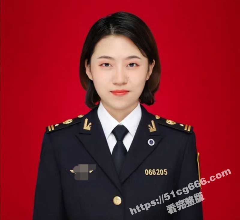 大连海事局科员 张津瑜接班人 何梅华 不雅自拍被曝光 附制服大头照 深度吃鸡 吕总待遇！ - 51吃瓜网-51吃瓜网