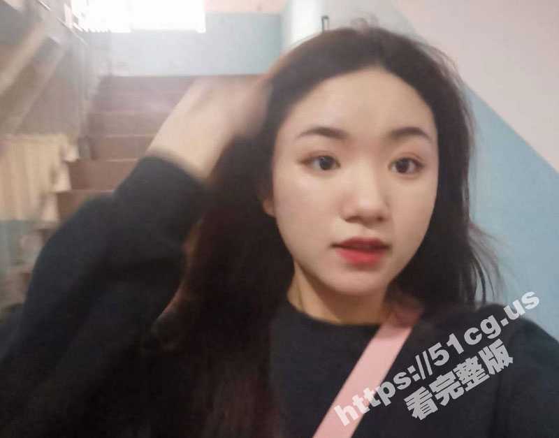 瓜友分享 出差趁机拿下公司同事 应酬完回酒店进门就舌吻 吻到她淫水四流 当晚直接无套内射小骚逼 - 51吃瓜网-51吃瓜网