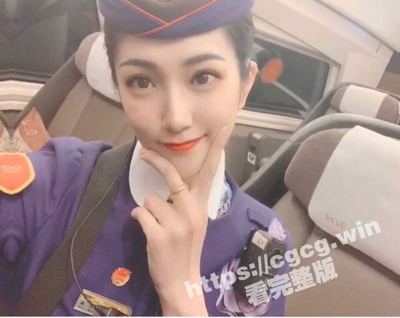 高铁乘务员竟然这么骚!到了济南在车站等到妹子后 制服都没换直冲舜耕山庄打炮 事后给一千不多吧-51吃瓜网